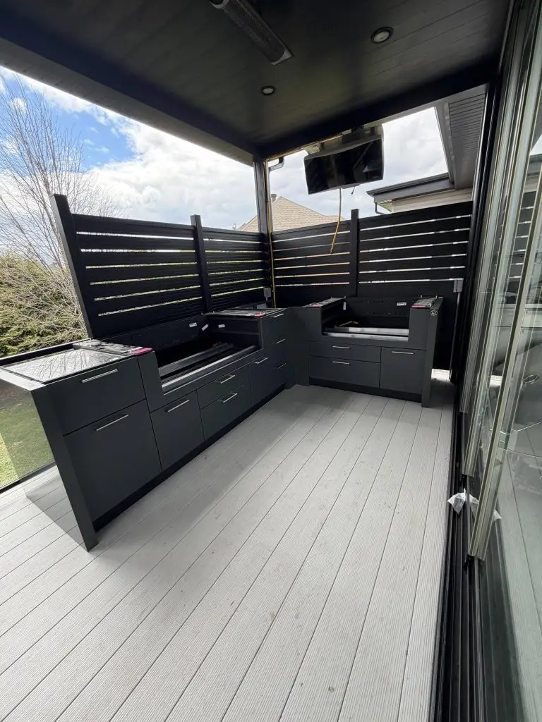 Installation de cuisine extérieure sur mesure par Projets GB