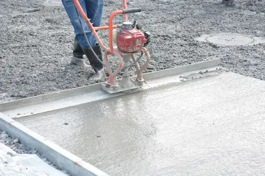 Finition d'une dalle de béton résidentielle réalisée par projets GB